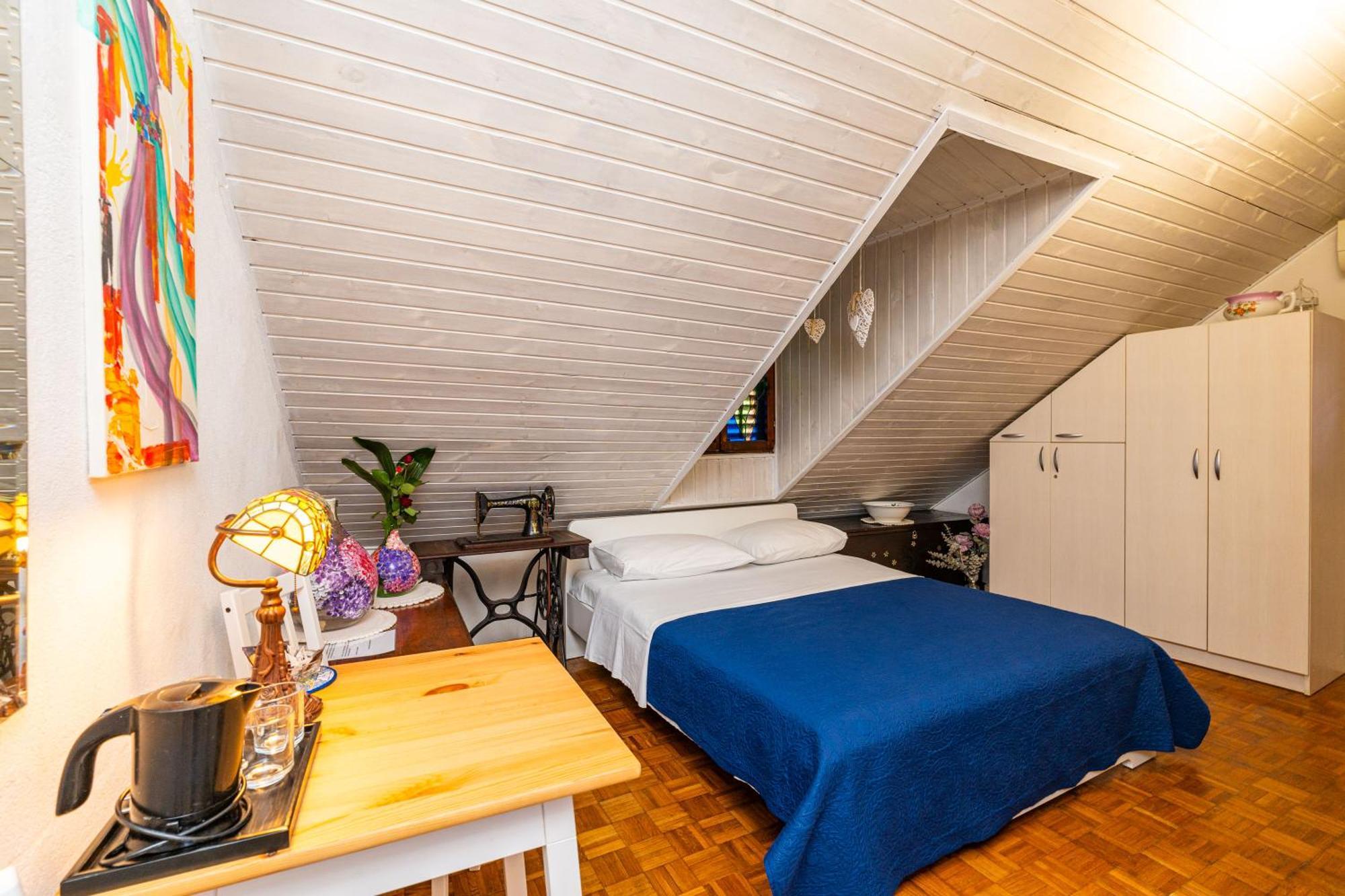 Tulip Old Town Guest house 3*